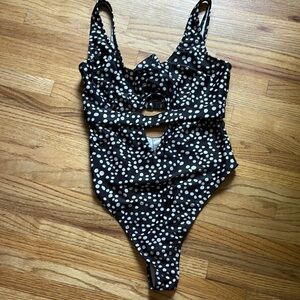 Peek & Beau size 4 Black and White Polka Dot Swimsuit